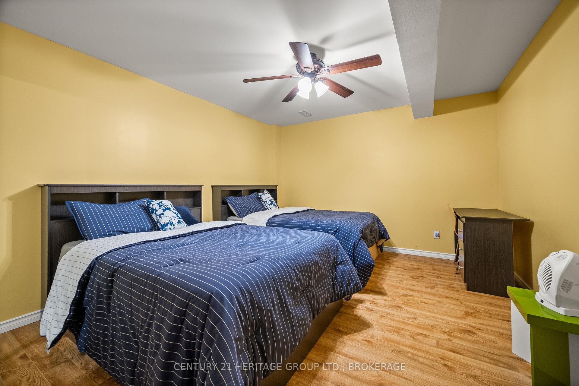 100 BRITANNIA Crescent photo 42