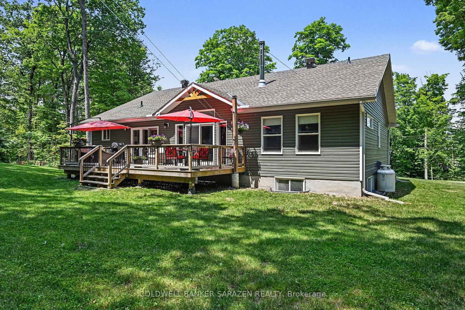 Incredibly private space (and a clothesline)