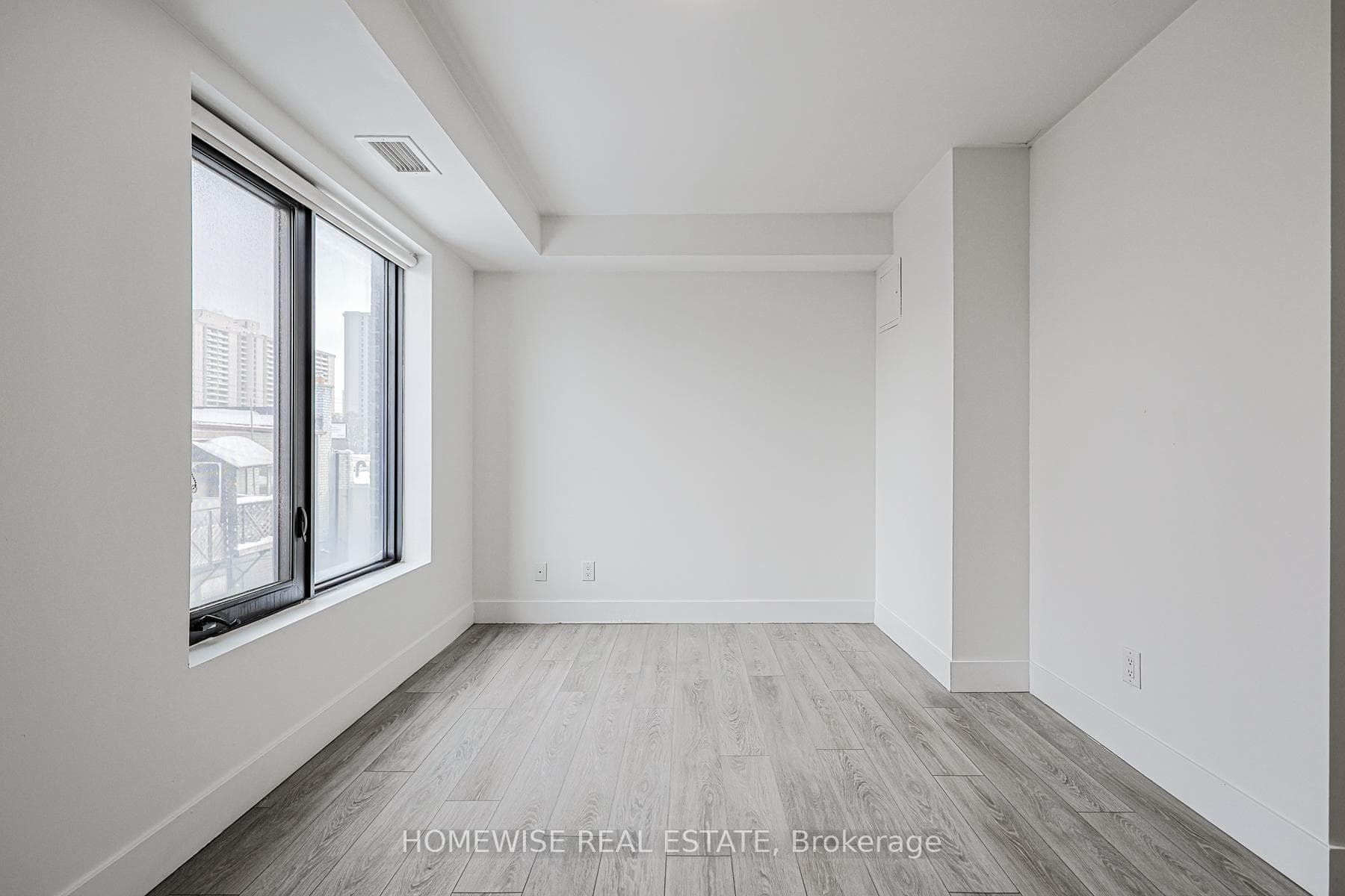 293 Viewmount Avenue Unit 301 photo 23
