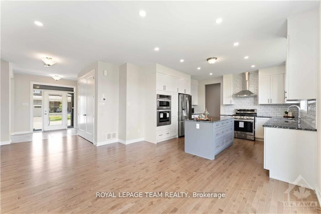 838 Mercier Crescent photo 5