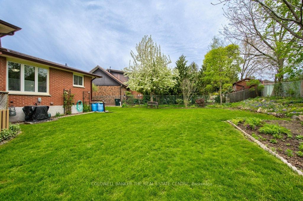 34 Westwood Crescent photo 43
