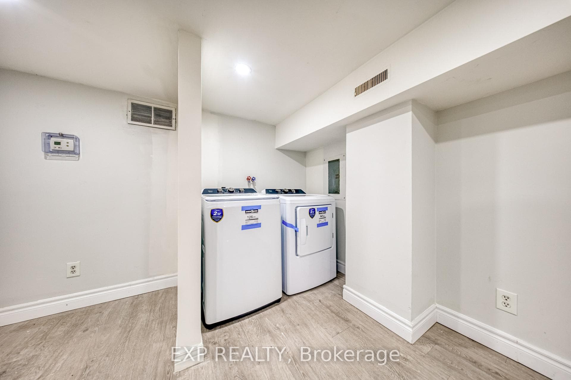 1678 Kingston Road Unit Lower photo 5