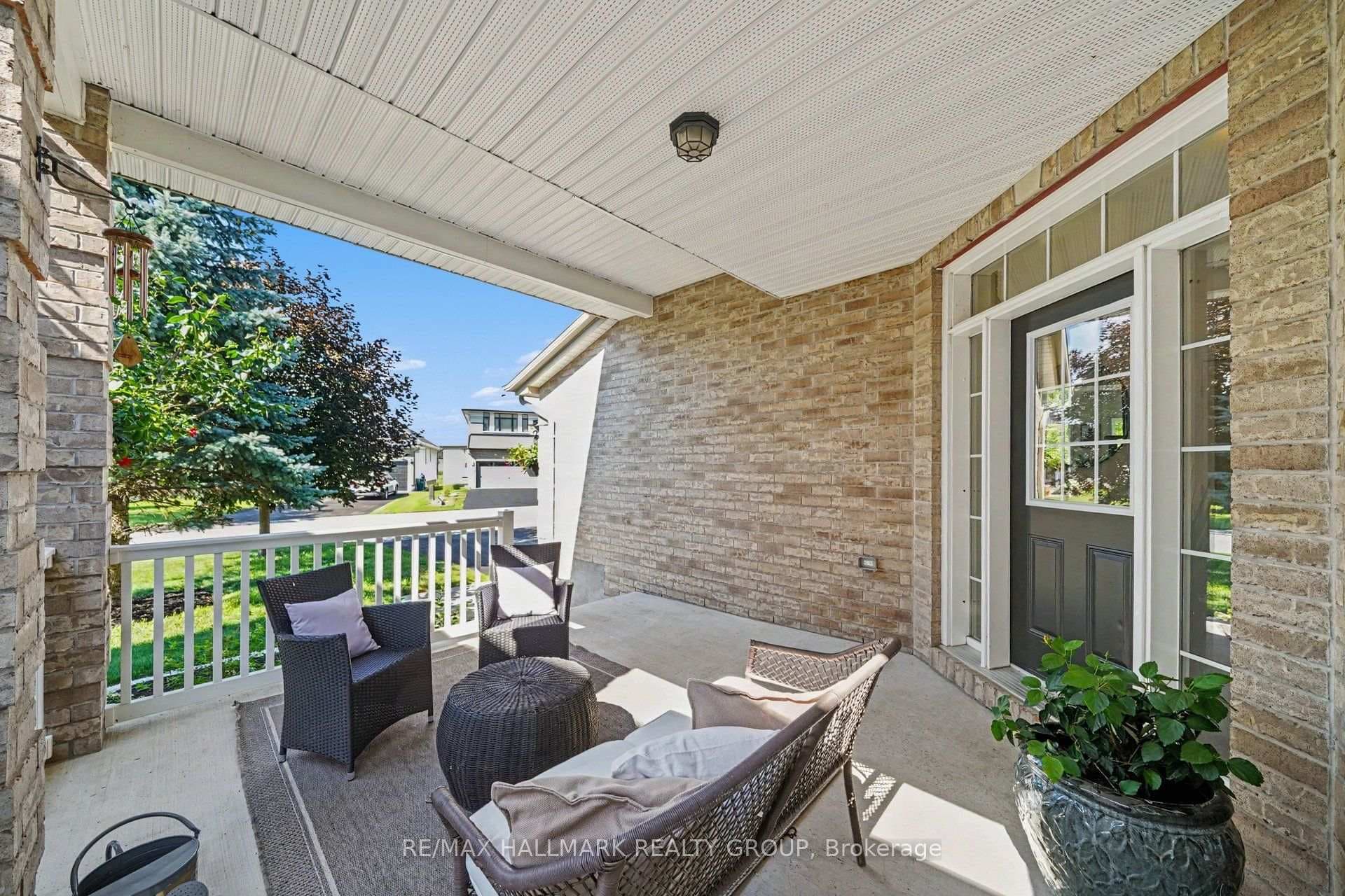 938 Wildcarrot Crescent photo 3