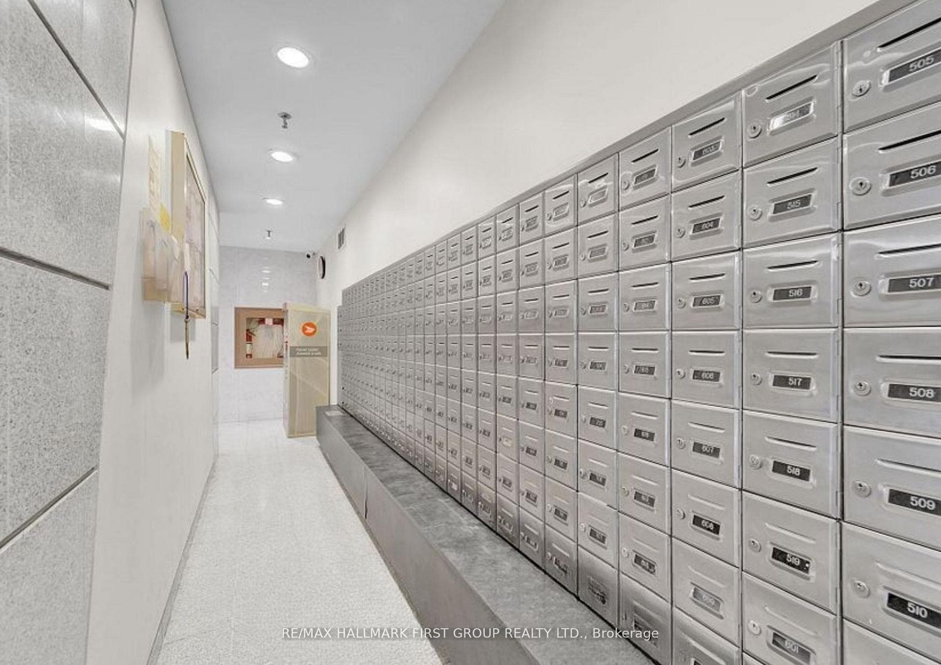2466 Eglinton Avenue Unit 807 photo 3