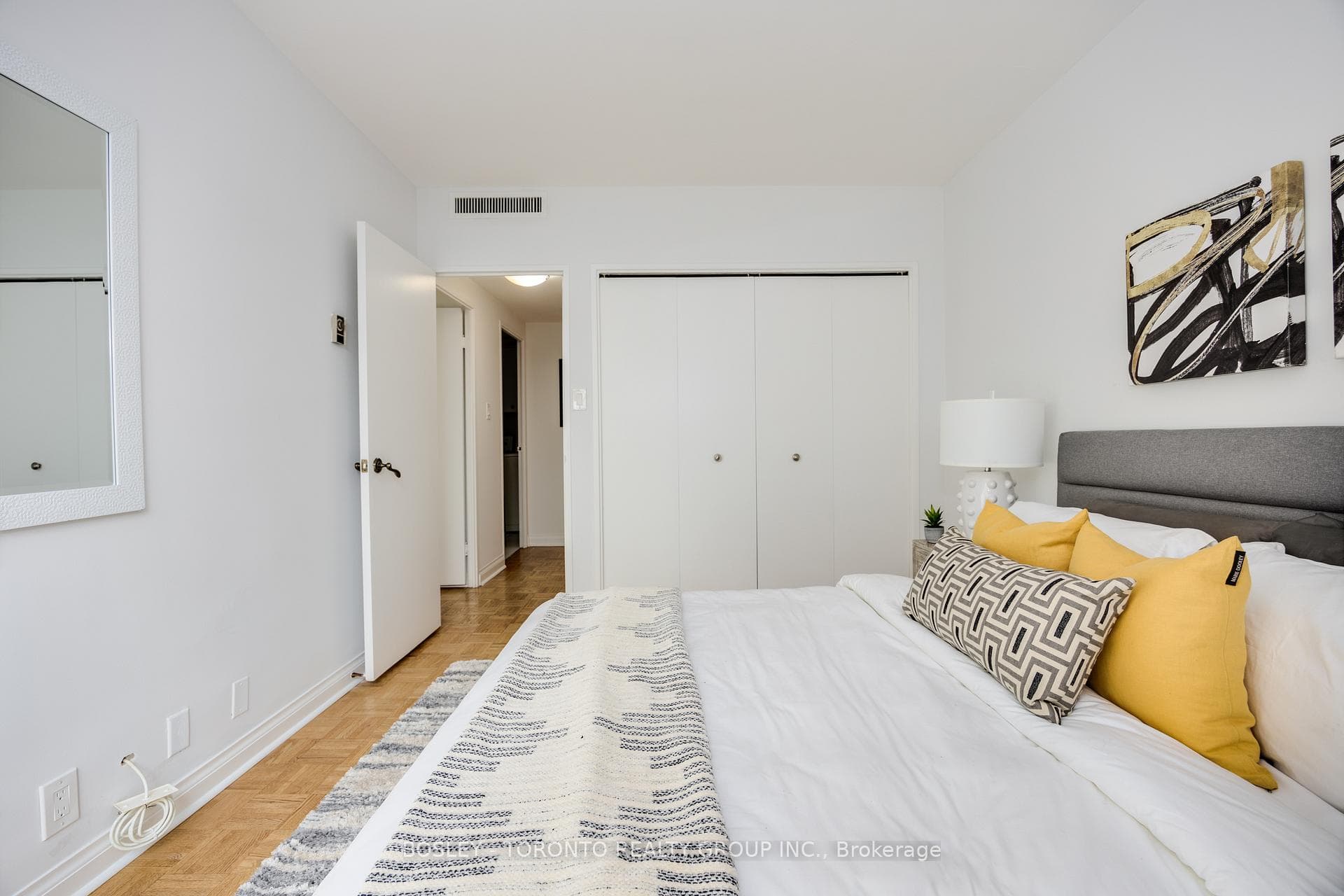 350 Lonsdale Road Unit 511 photo 30