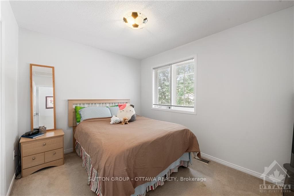 211 MOUNTSHANNON Drive photo 20
