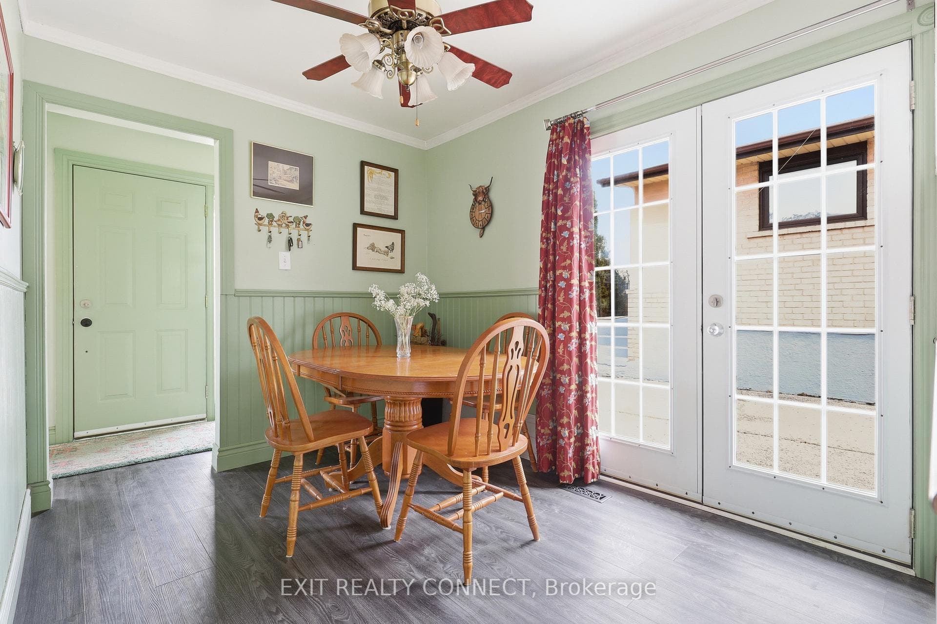 179 Burbank Crescent photo 11