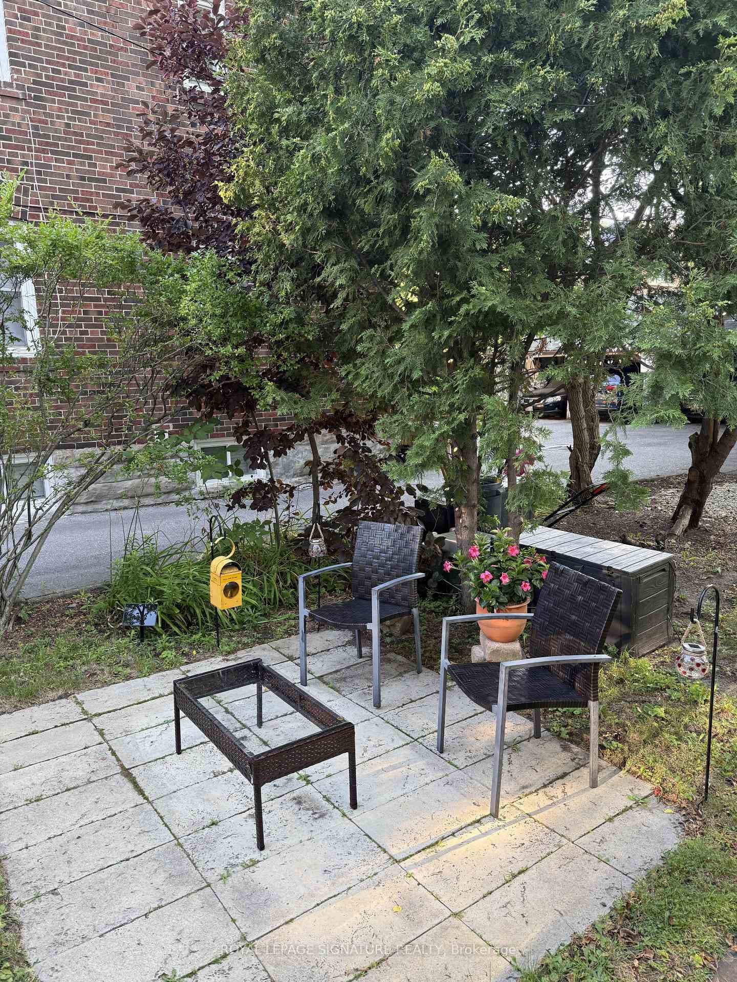 Rear sitting area