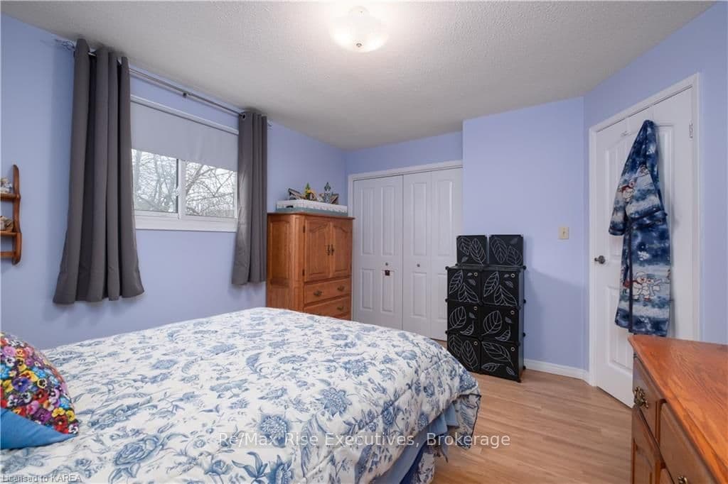 94 DOUGLAS Avenue photo 18