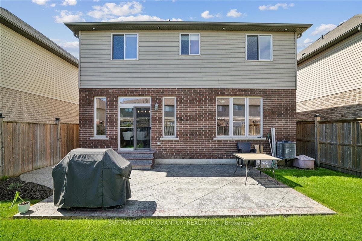 92 Garinger Crescent photo 41