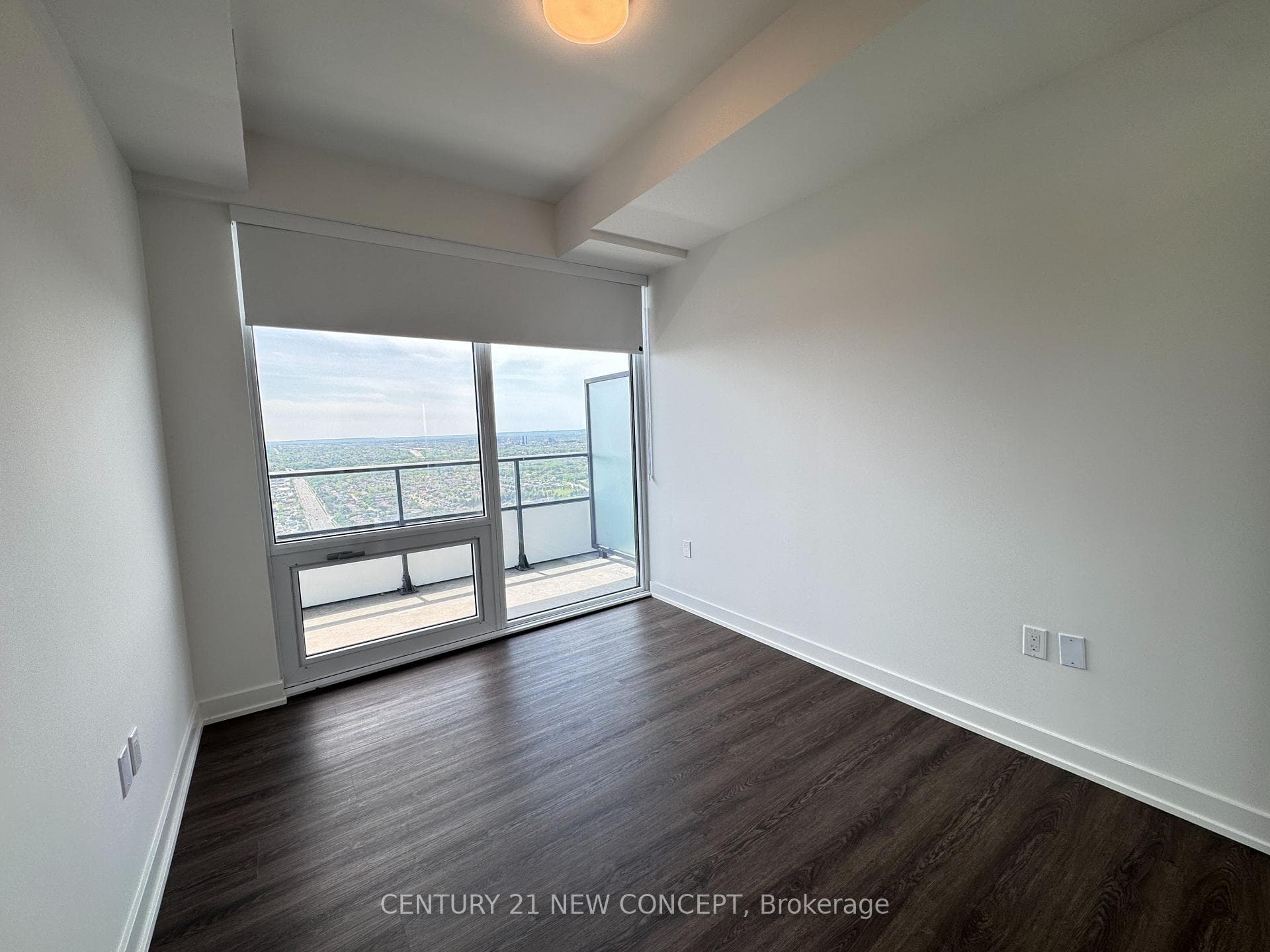 448 Burnhamthorpe Road Unit 4711 photo 4