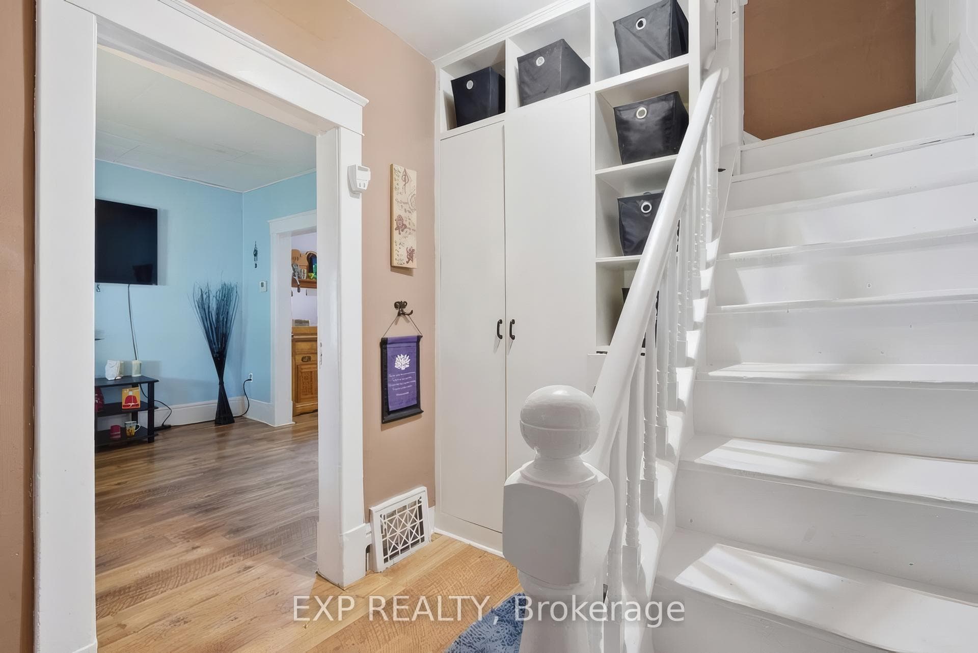 572 Downie Street photo 7
