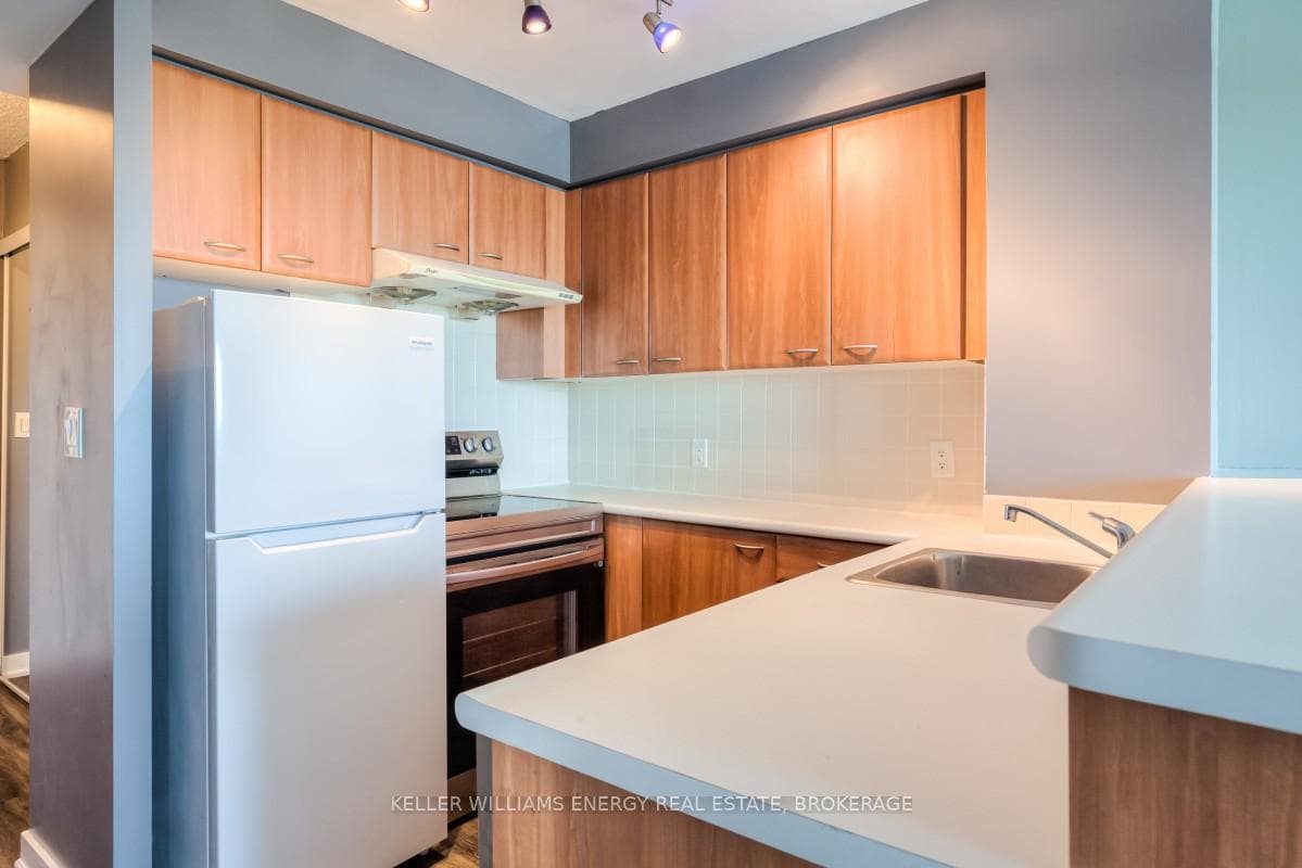 36 Lee Centre Drive Unit 1603 photo 4