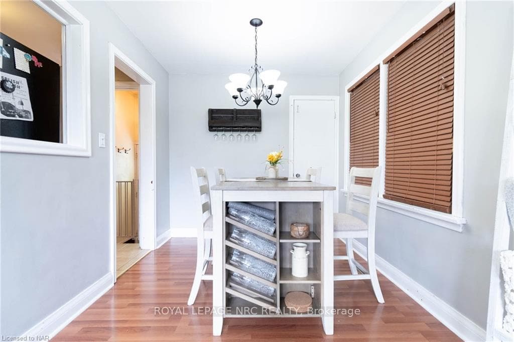 225 BERTIE Street photo 16