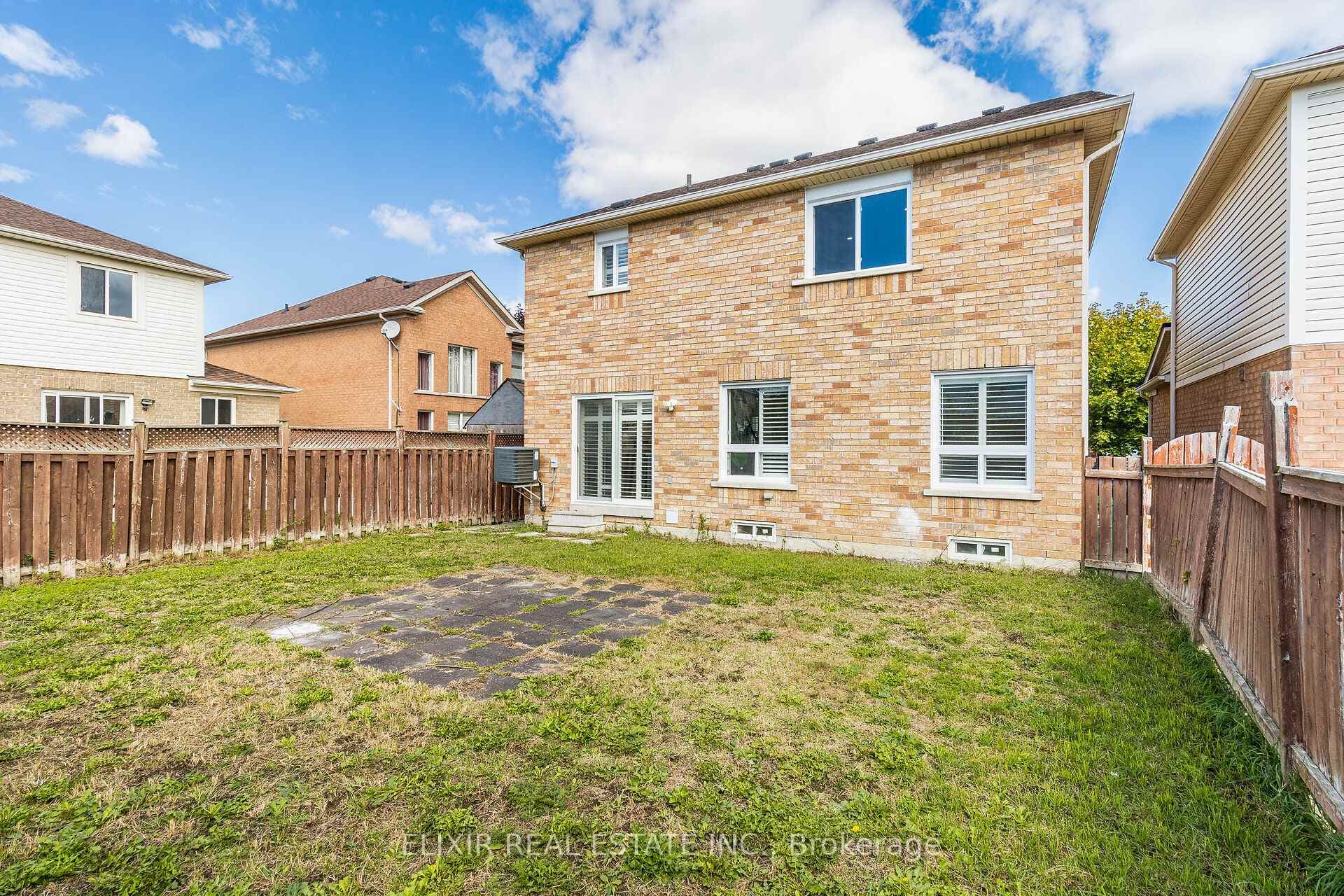 222 Queen Mary Drive photo 37