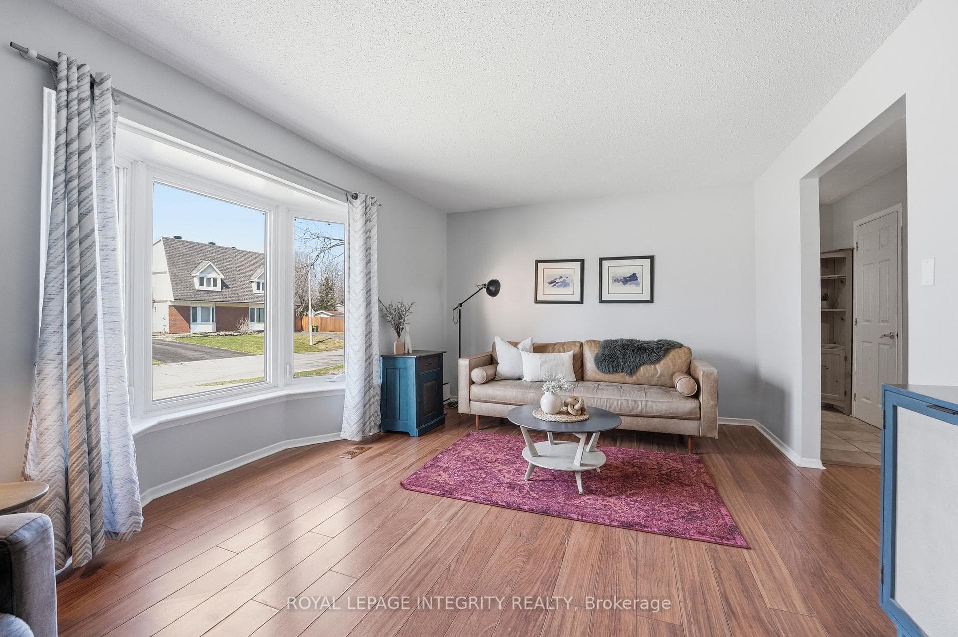 776 Vinette Crescent photo 5