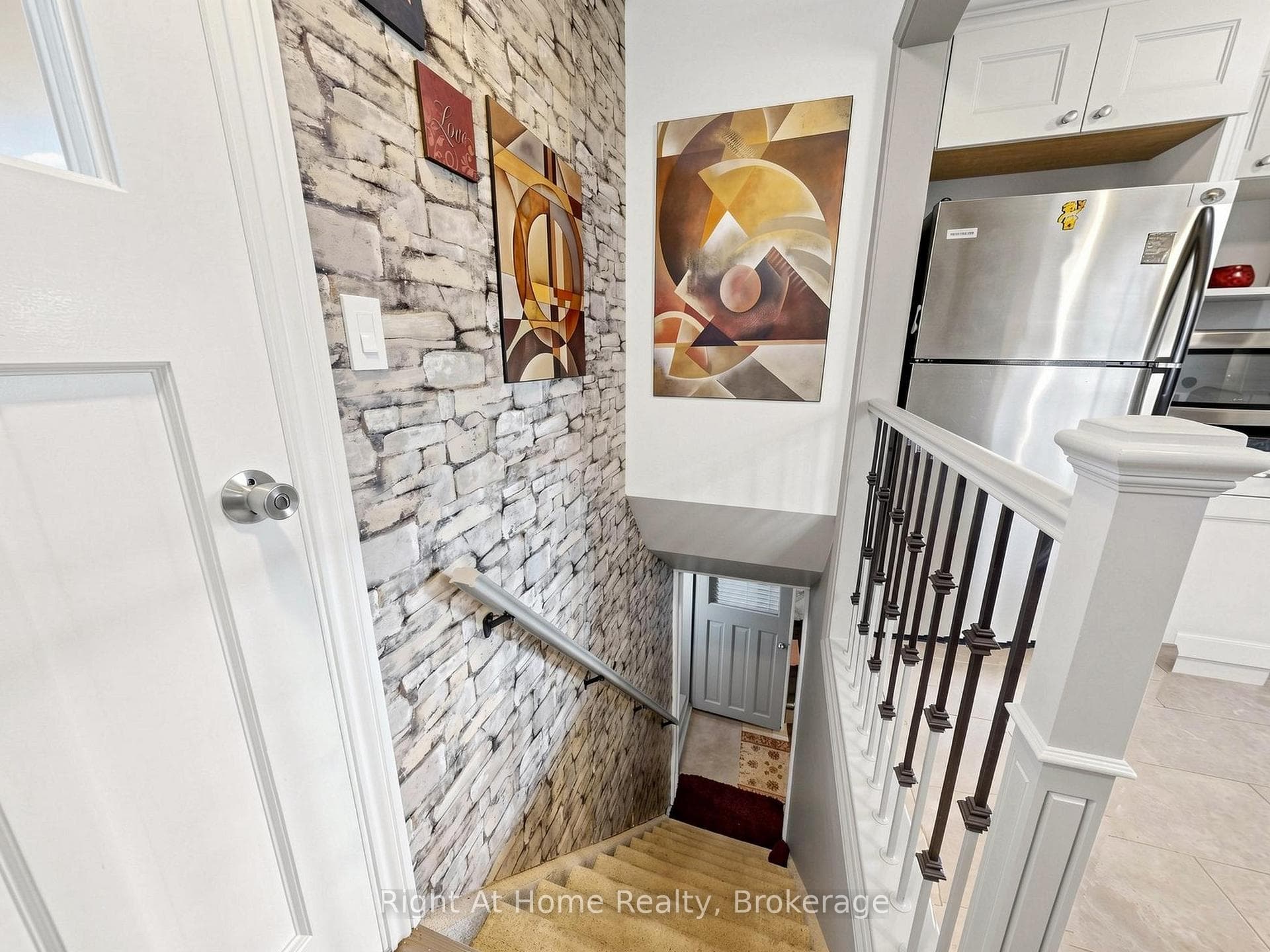 536 Barbara Street photo 24