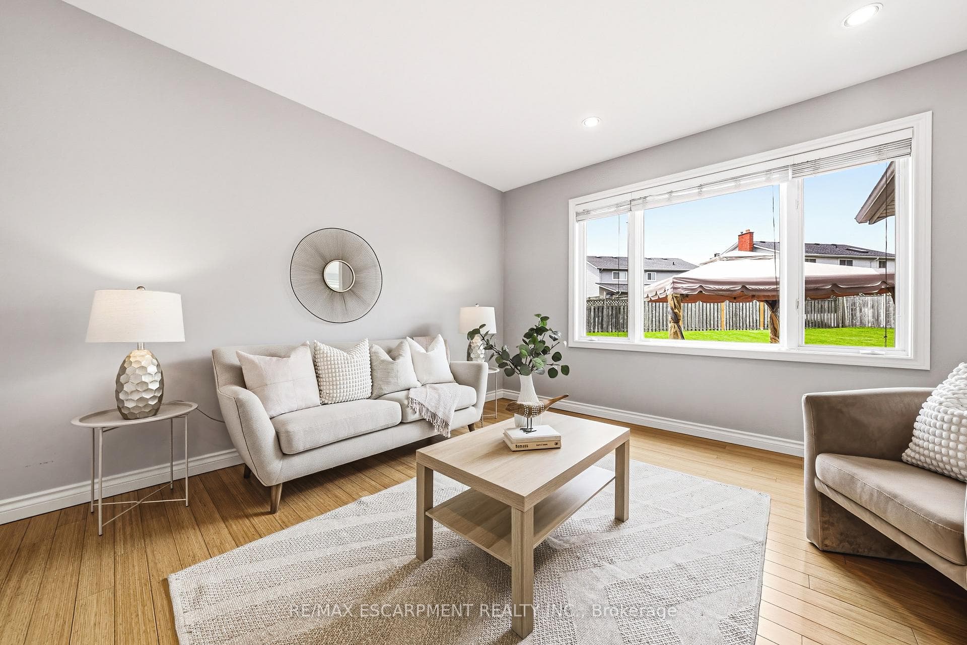 301 Parkwood Crescent photo 15