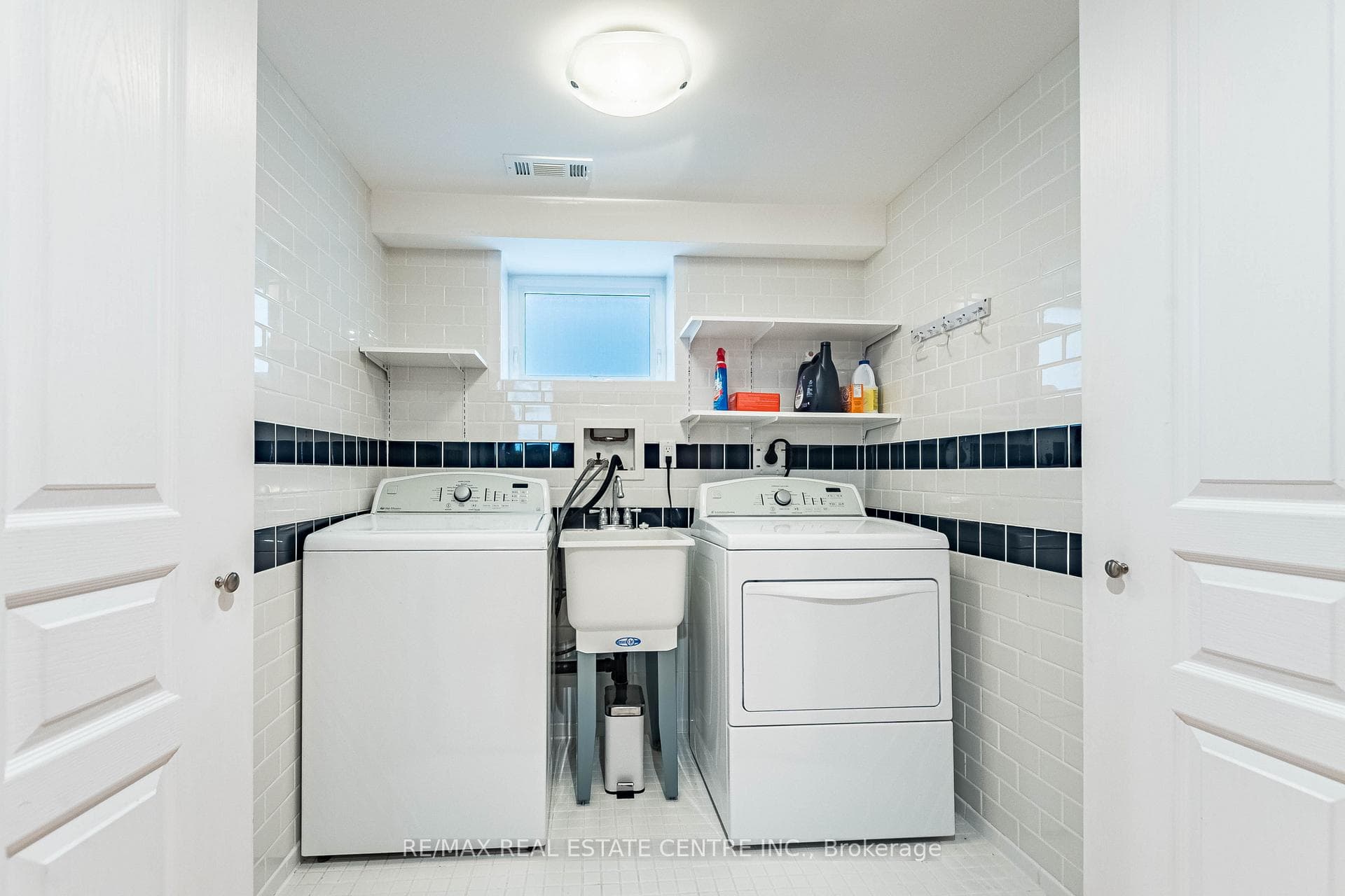 37 Maple Avenue photo 13