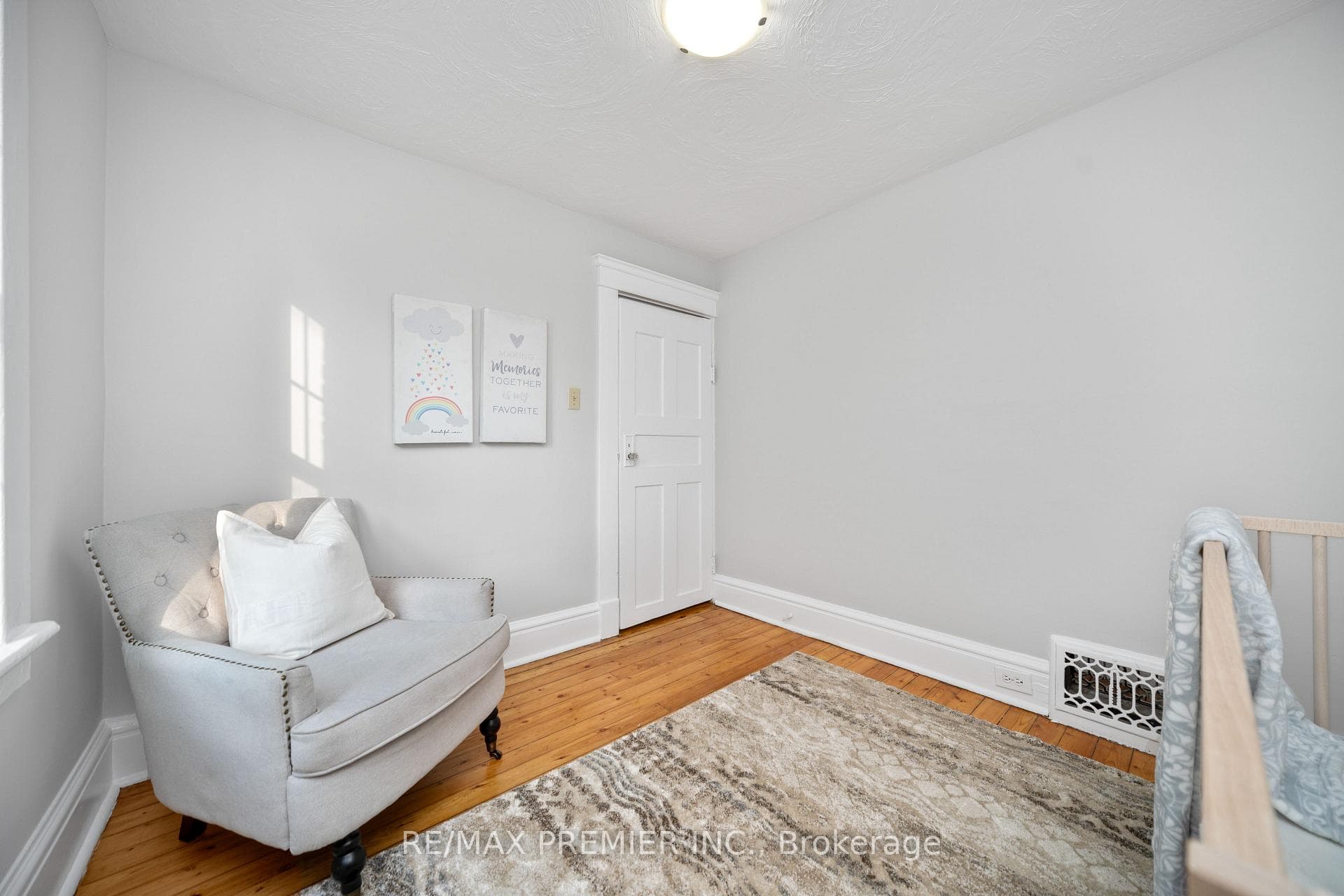 371 EAGLE Street photo 23