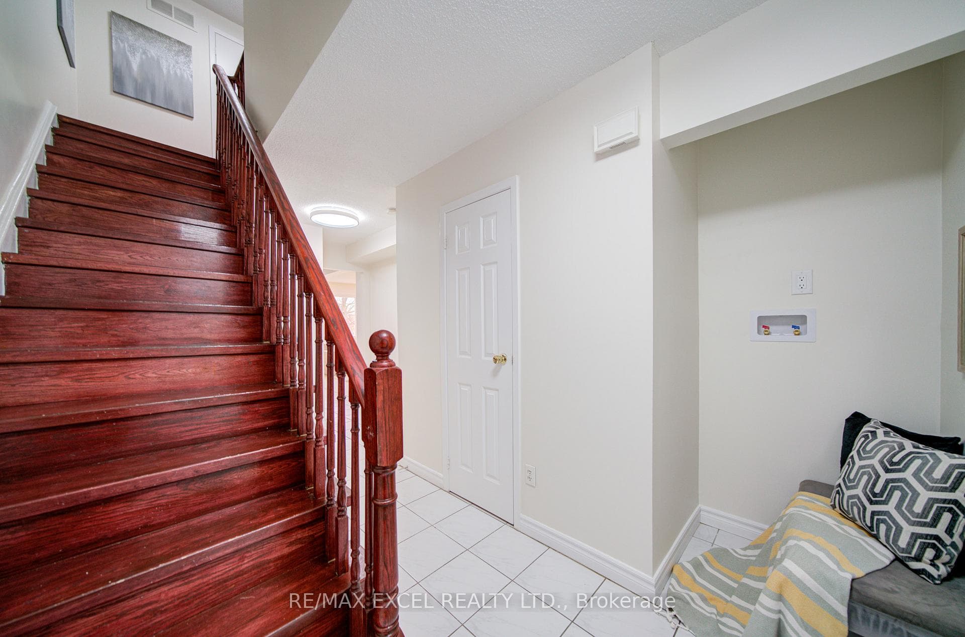 23 Tangmere Crescent photo 6