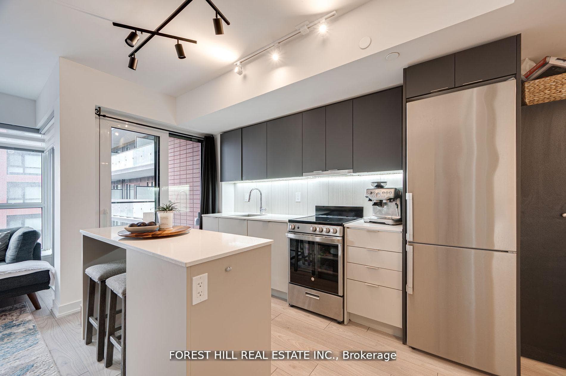 8 Tippett Road Unit 411 photo 5