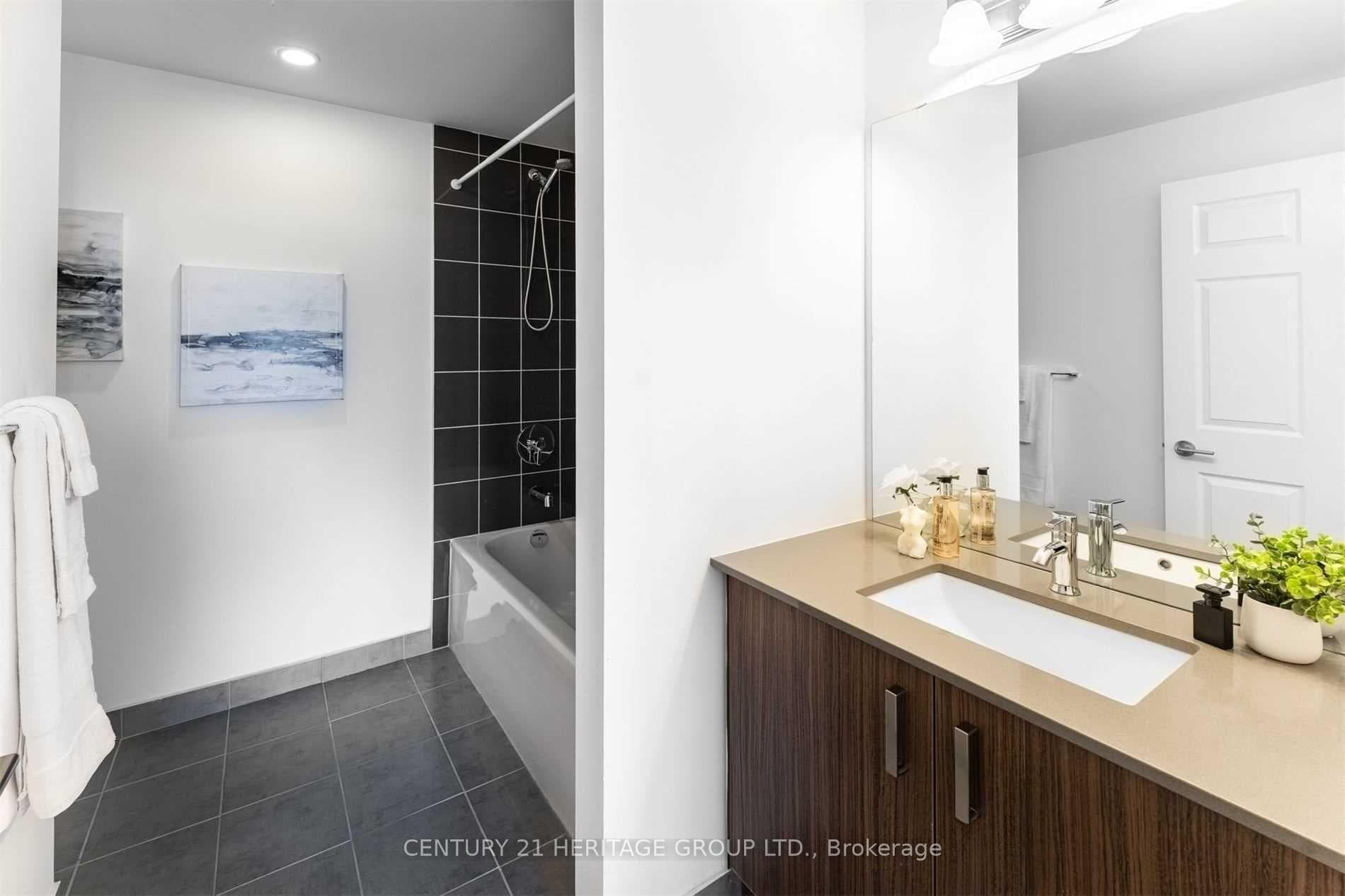 11611 Yonge Street Unit 319 photo 17