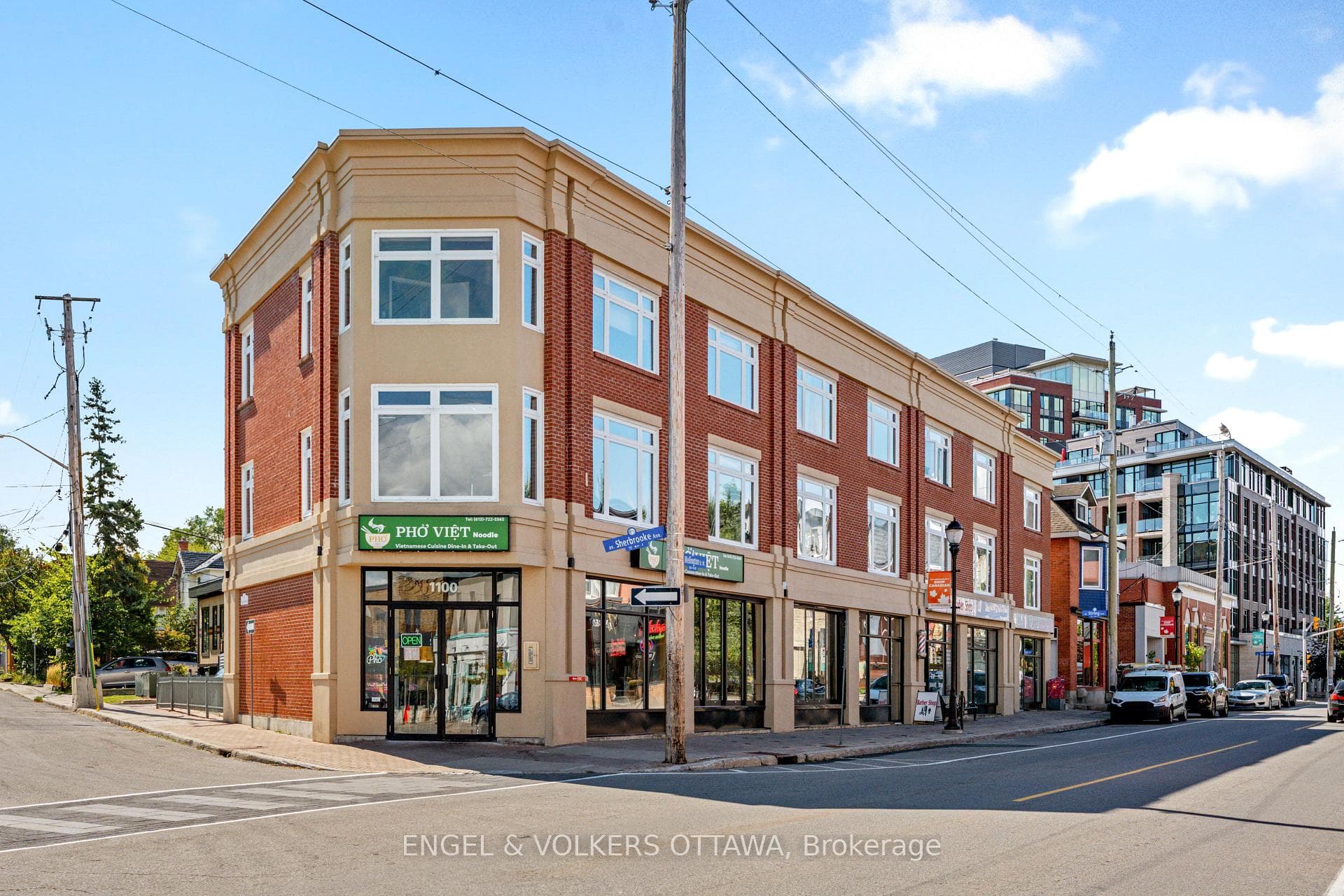 4 Sherbrooke Avenue Unit 2 photo 33