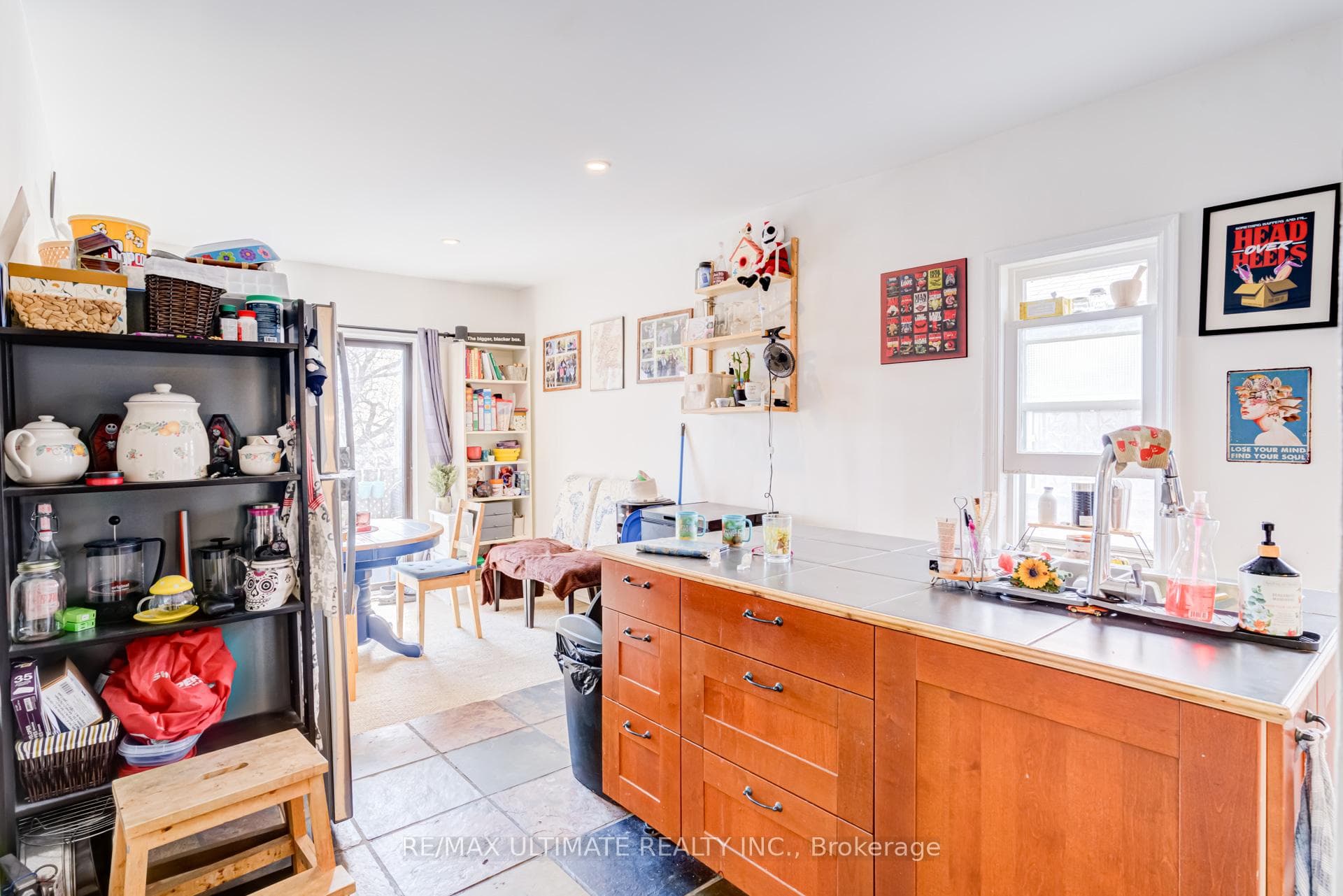 533 Kingston Road photo 35