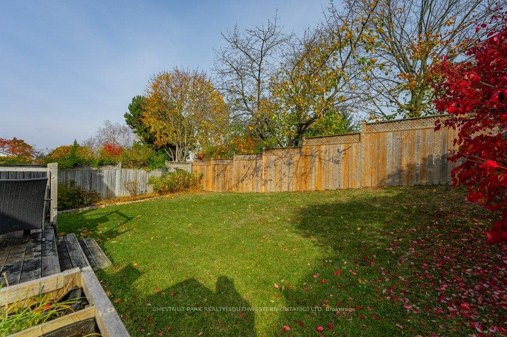 97 Pinnacle Crescent photo 31