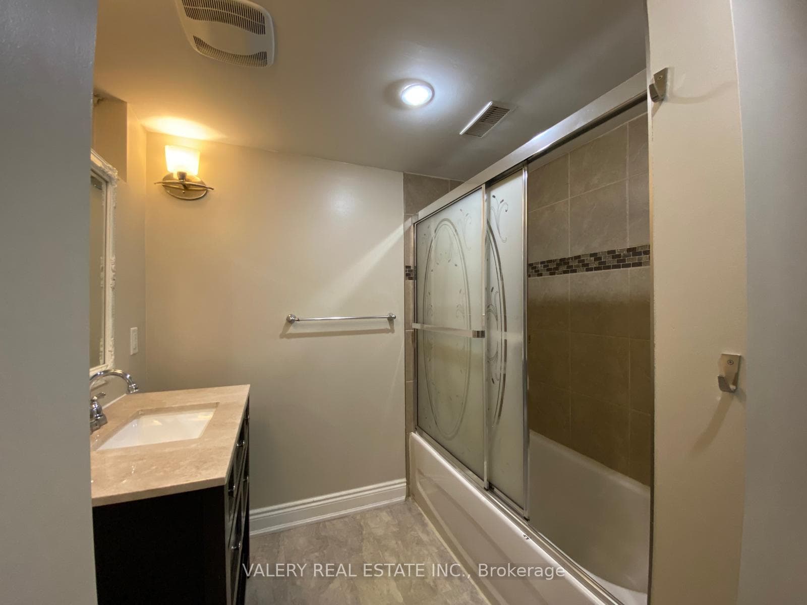 81 Parkway Crescent Unit 2 photo 12