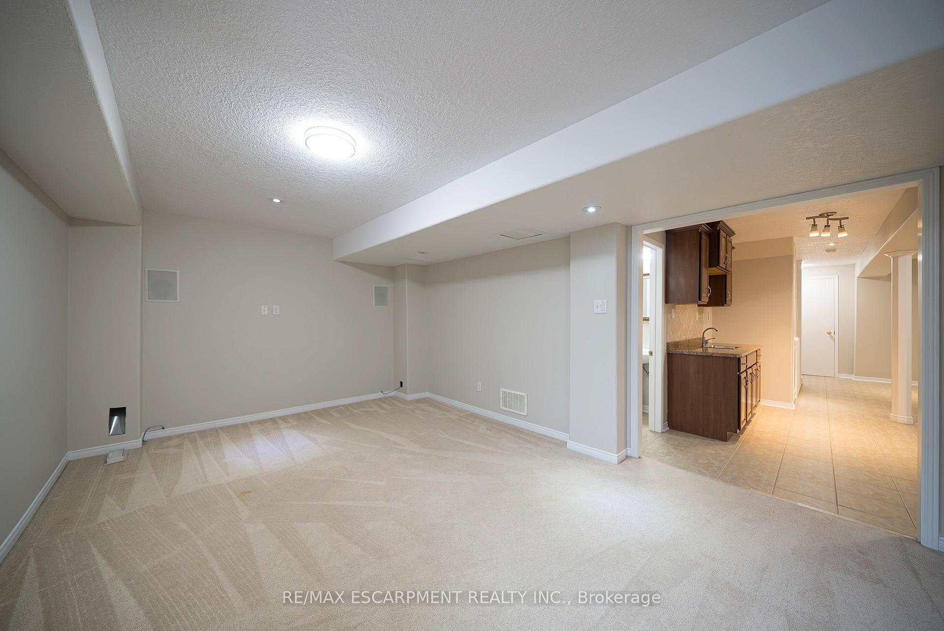 12 Gaydon Way photo 32
