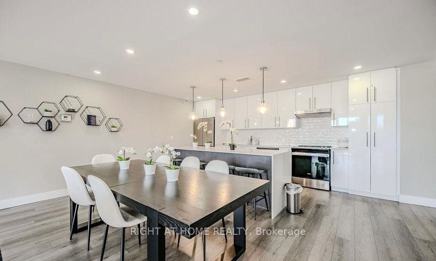 15 Queen Street Unit 1815 photo 22