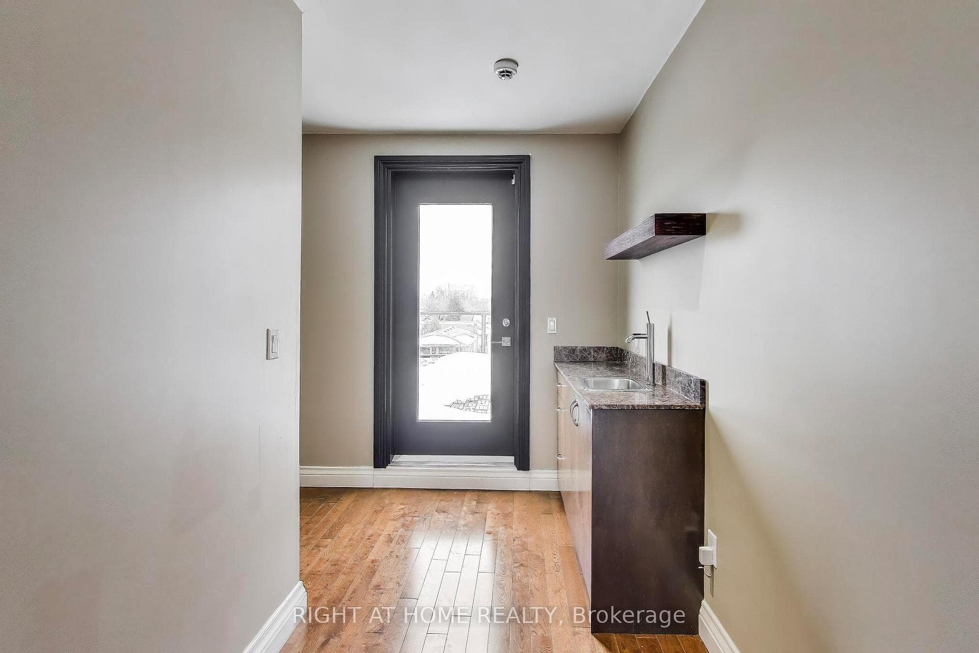 1090 Westmount Avenue photo 28