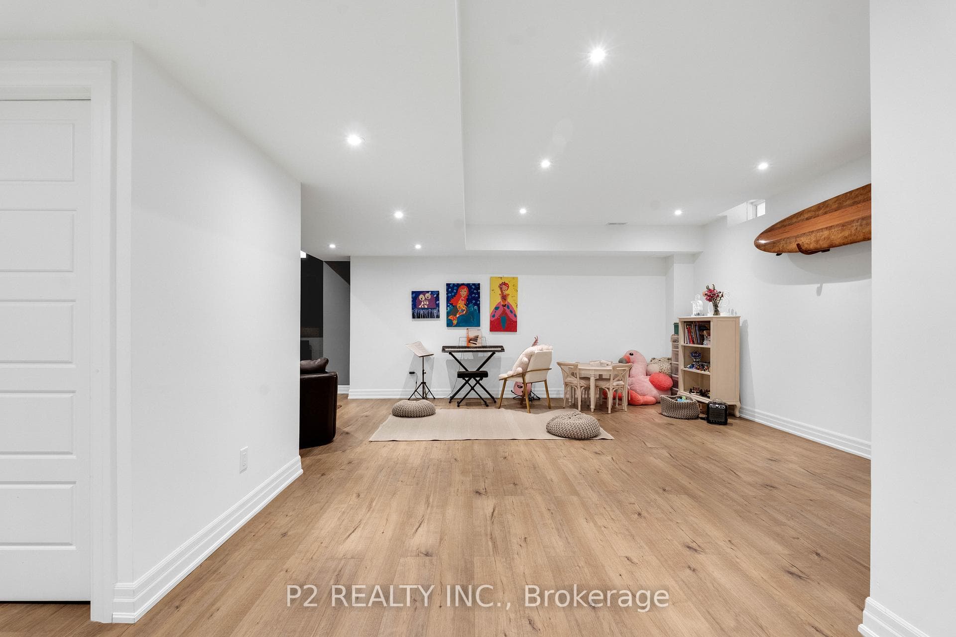 10 King Boulevard photo 37