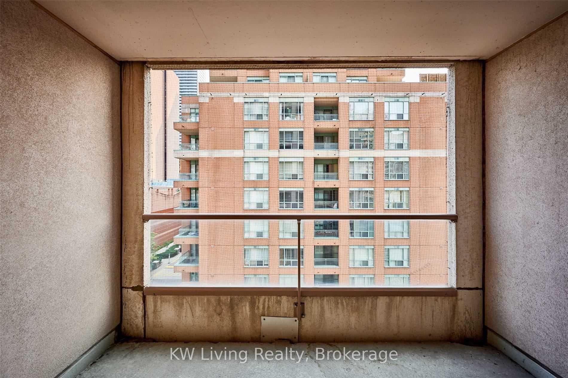 909 Bay Street Unit 606 photo 33