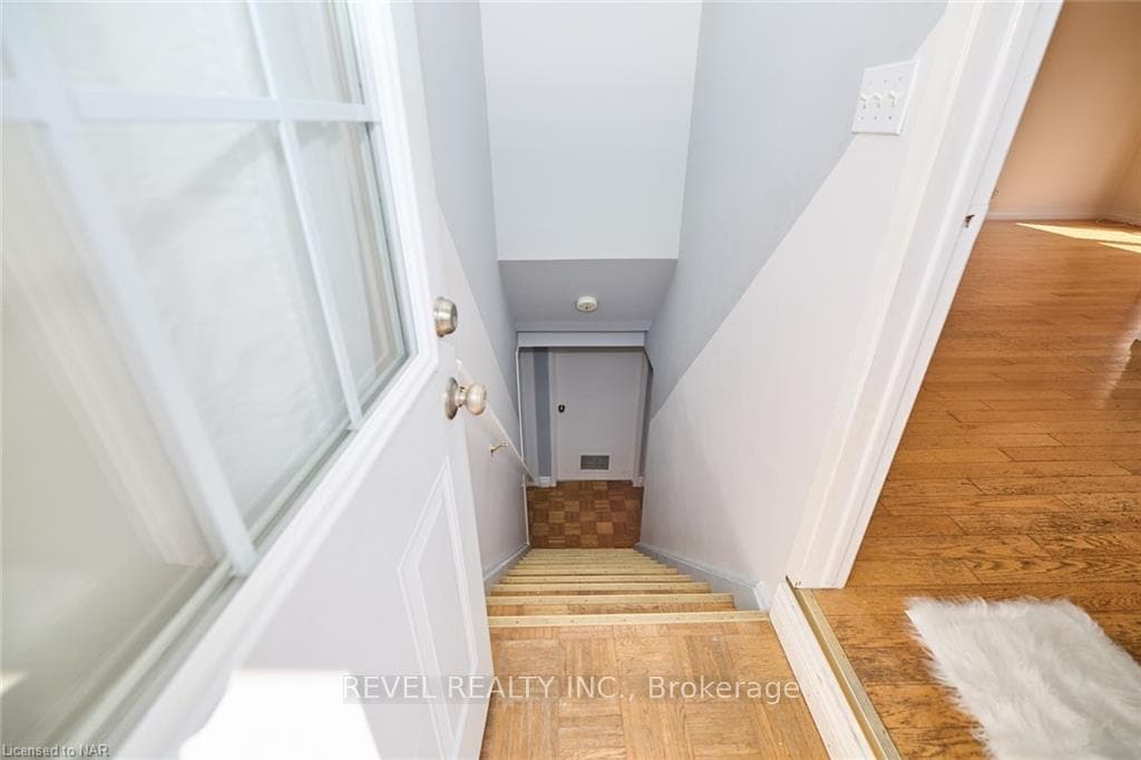 7635 Ronnie Crescent photo 20