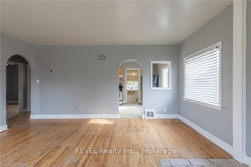 44 THOROLD Road photo 5