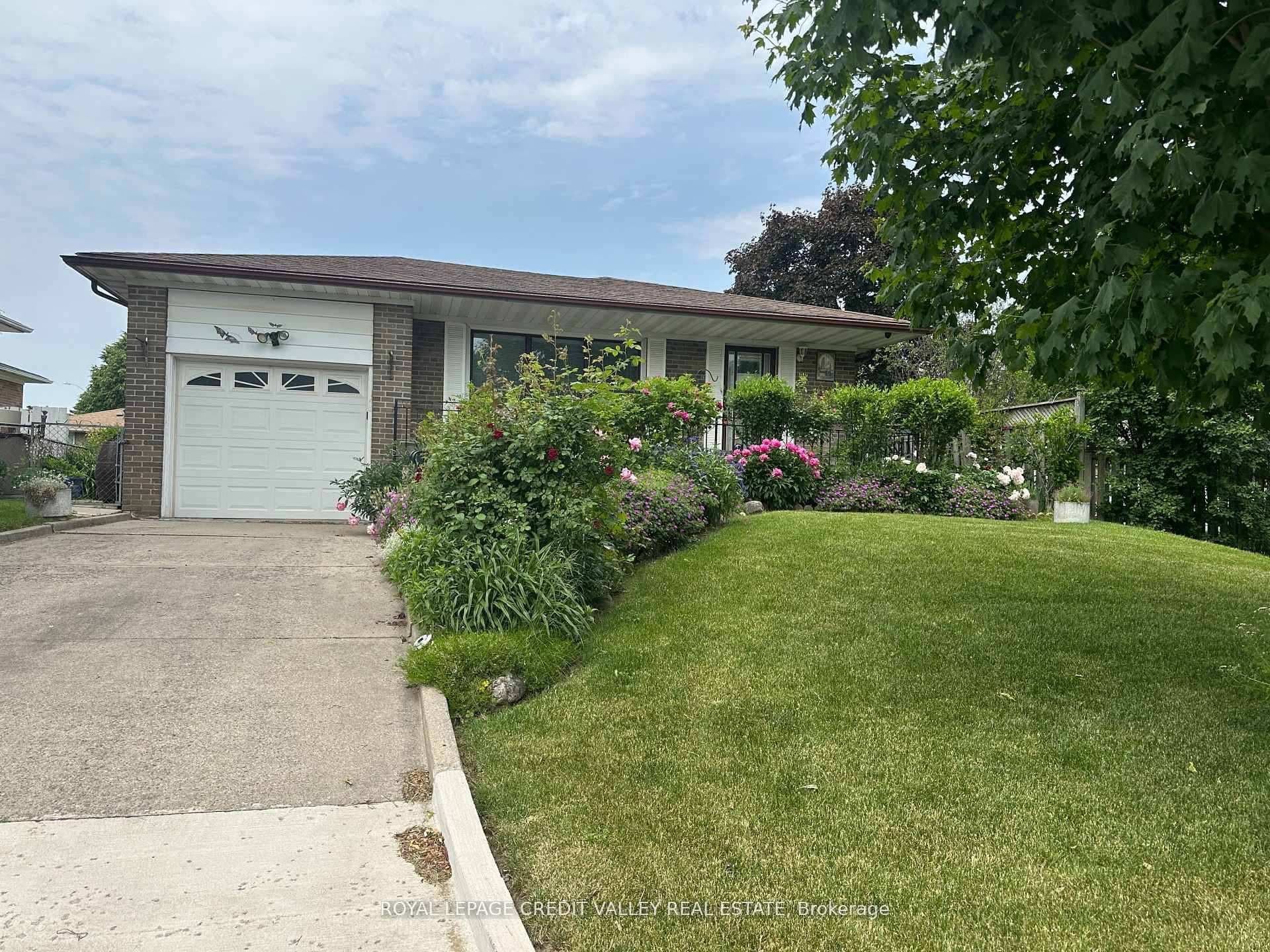 82 Terra Cotta Crescent photo 1