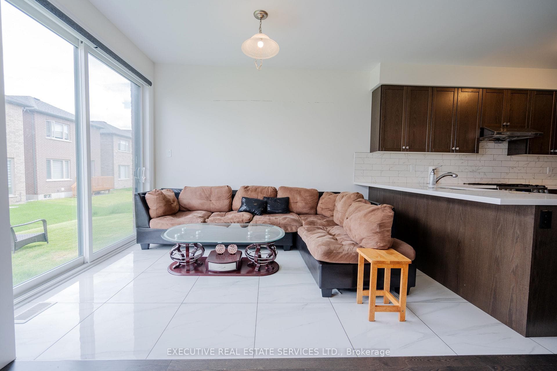 35 Moorhart Crescent photo 18