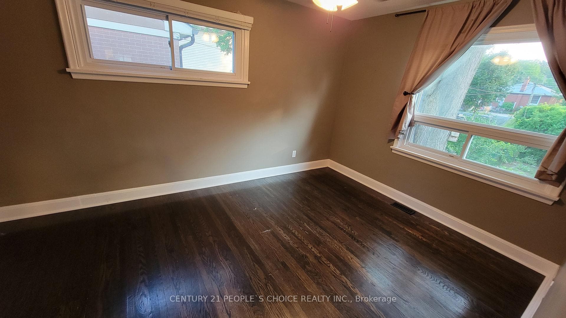 1402 Fisher Avenue photo 9