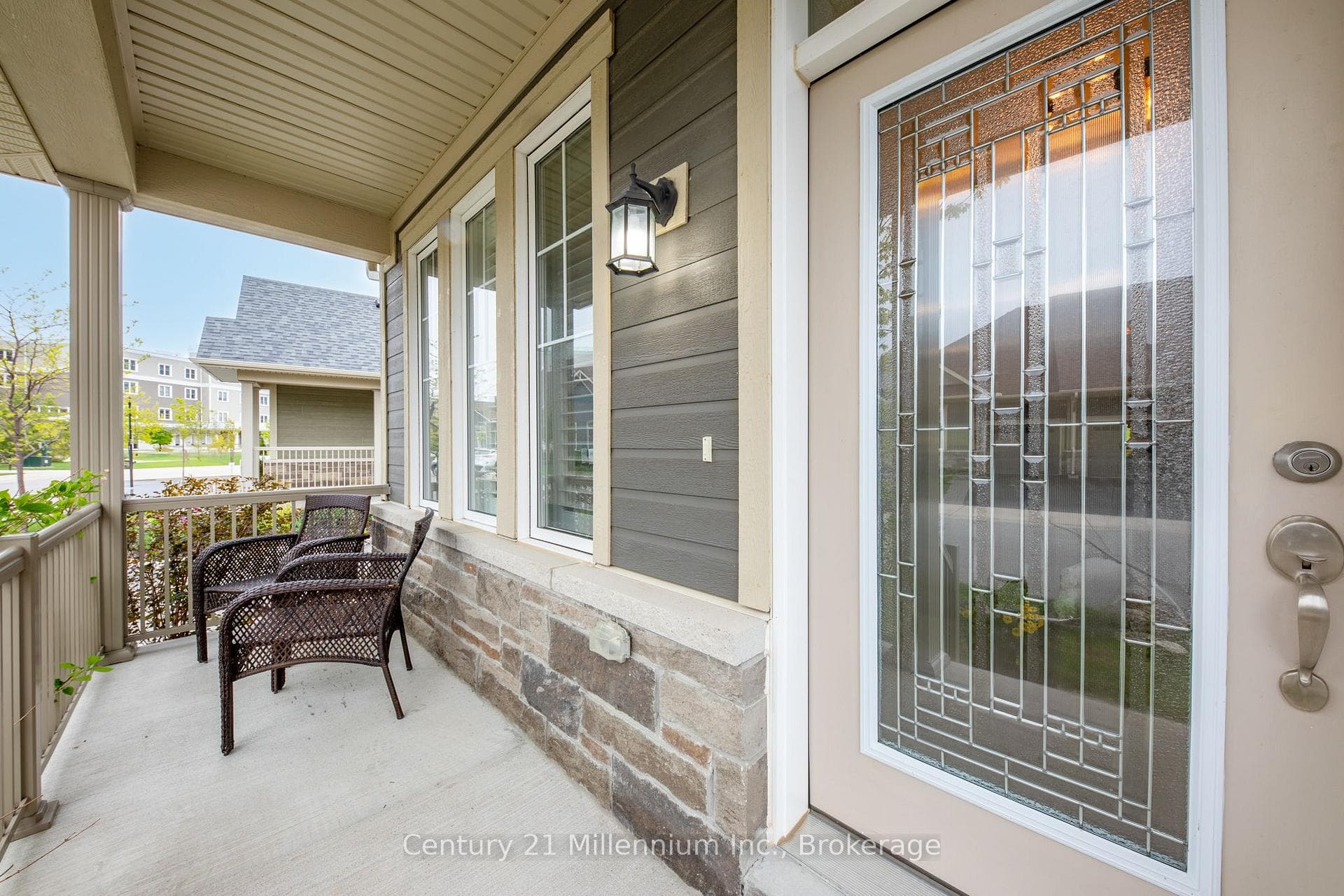 74 Kari Crescent photo 3