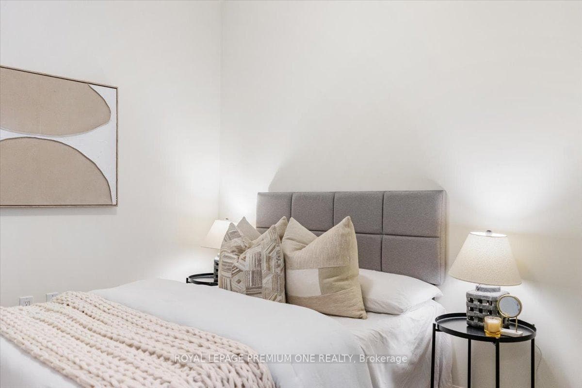 8960 Jane Street Unit 2102 photo 16
