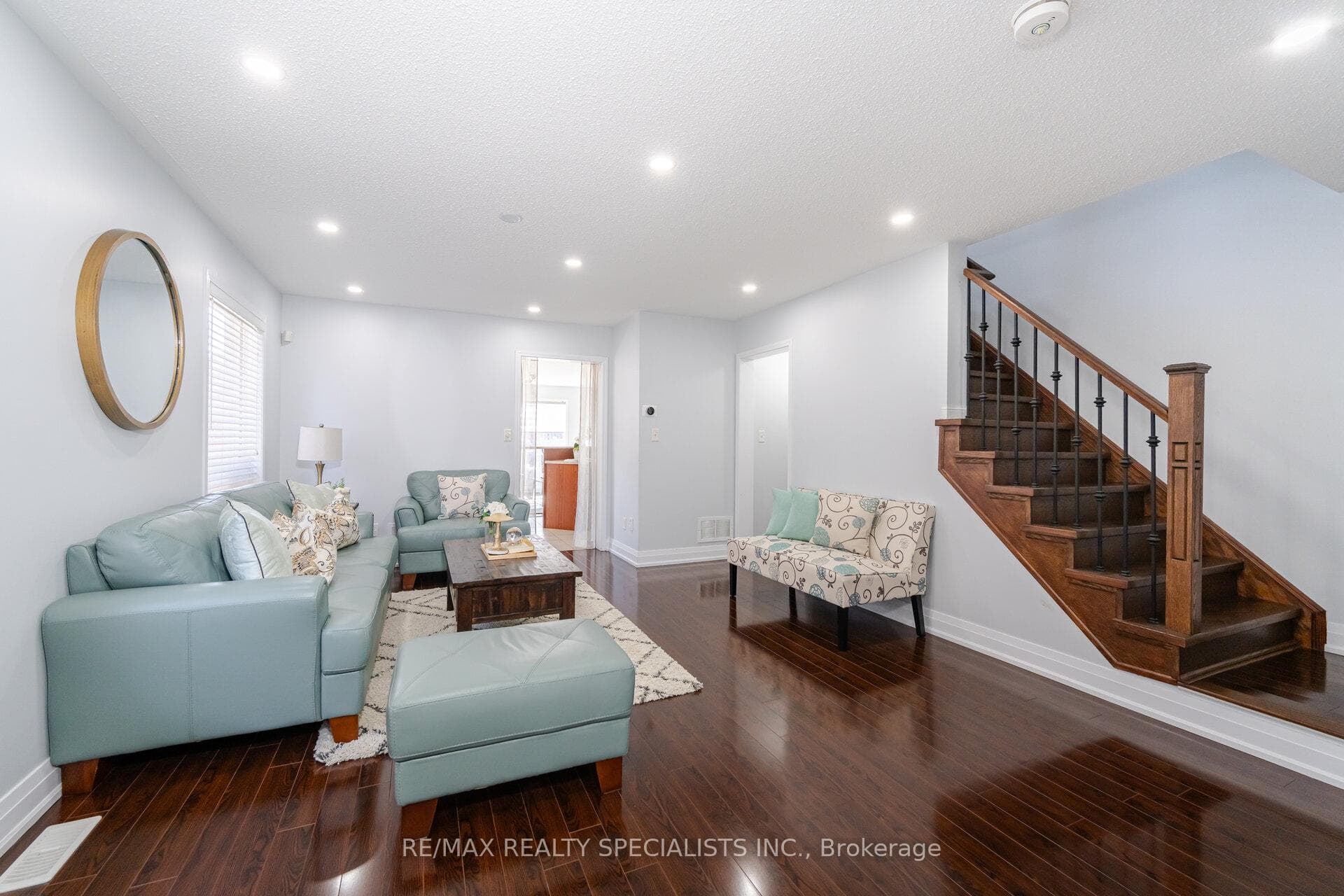 13 Coachlight Crescent photo 4