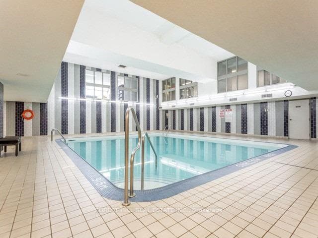 360 Bloor Street Unit 910 photo 21