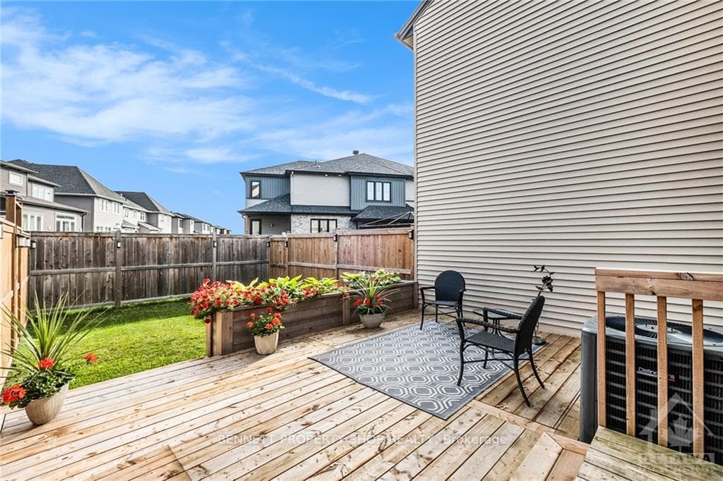 558 EDENWYLDE Drive photo 25