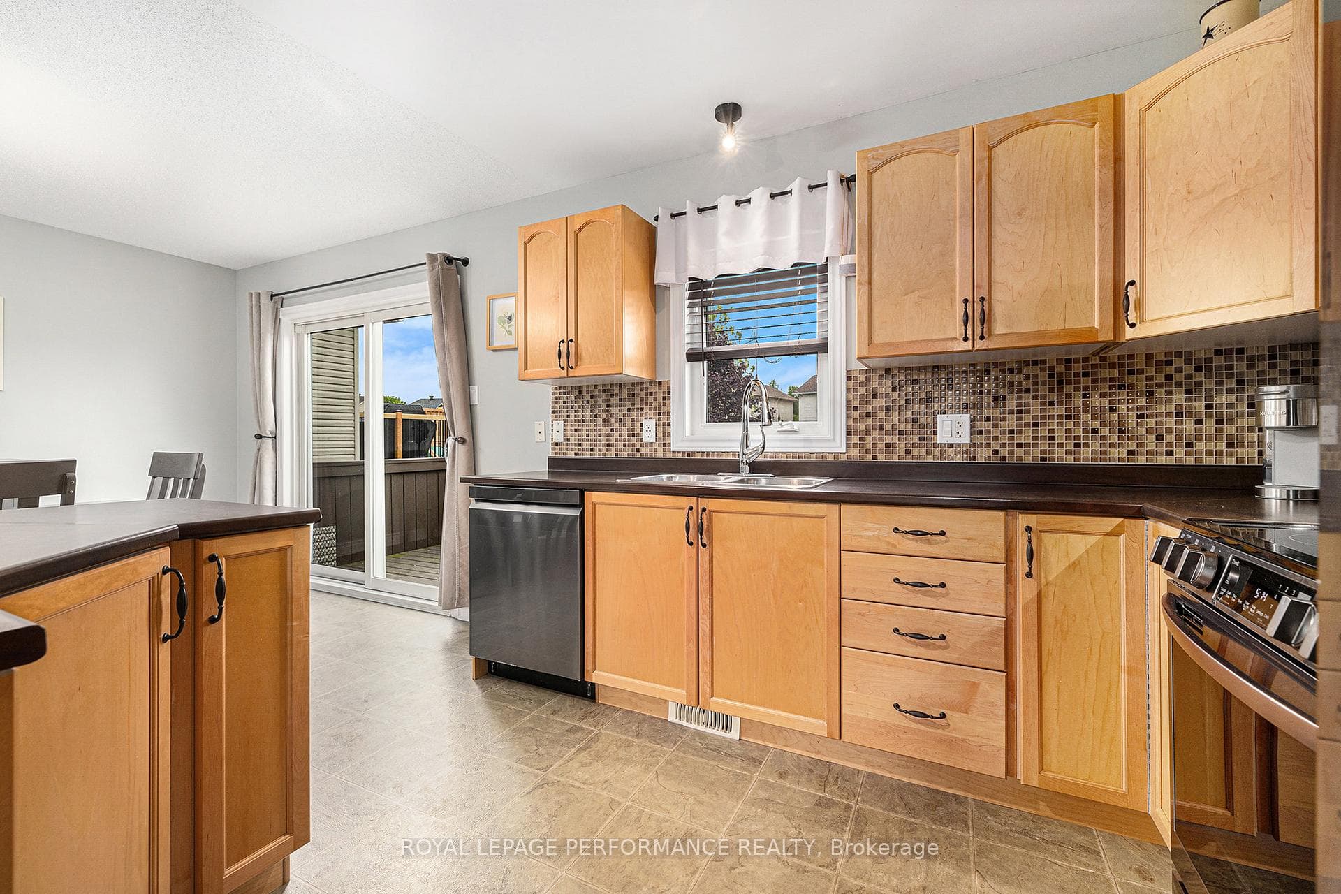 160 Filion Street photo 13