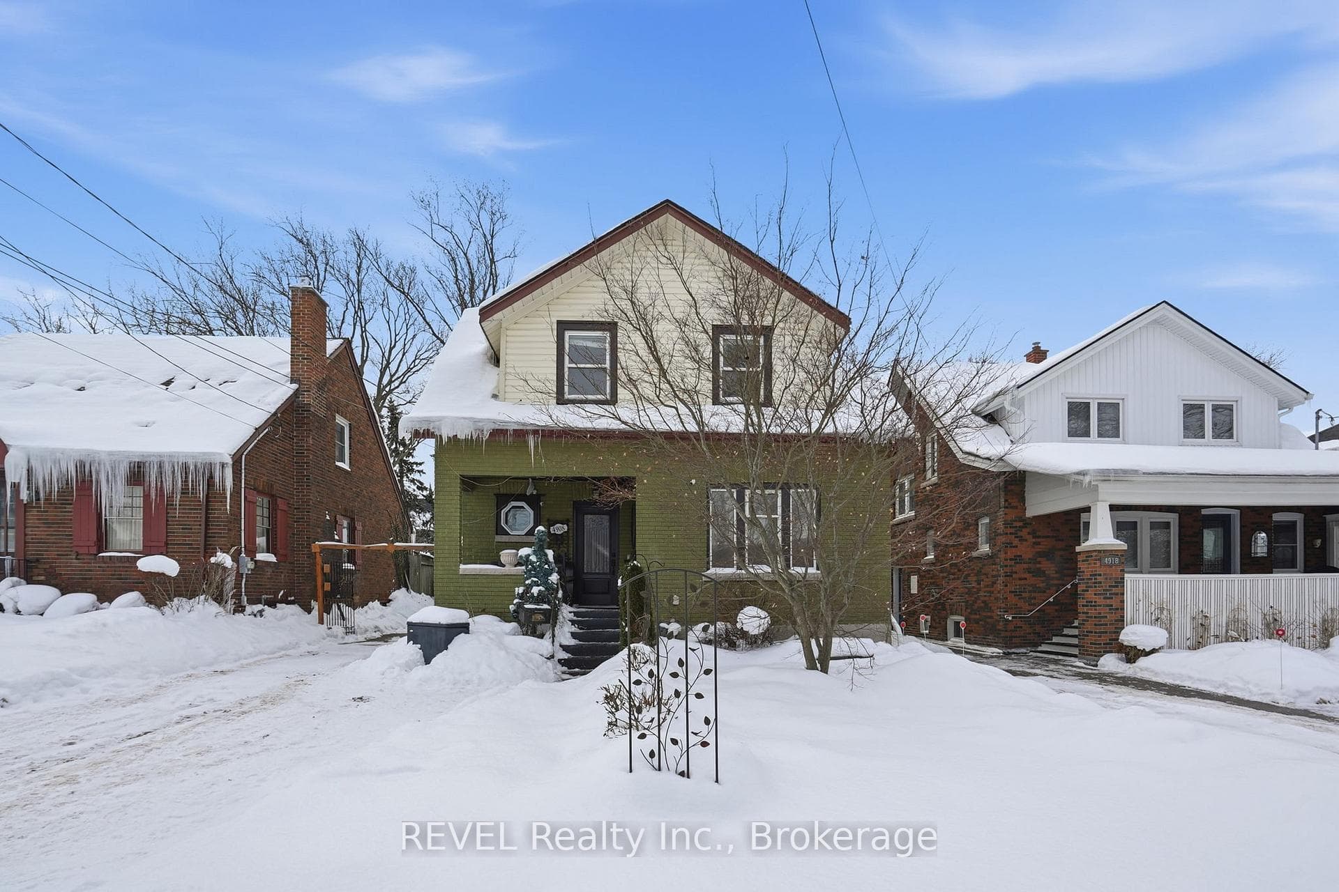 4908 Simcoe Street photo 2
