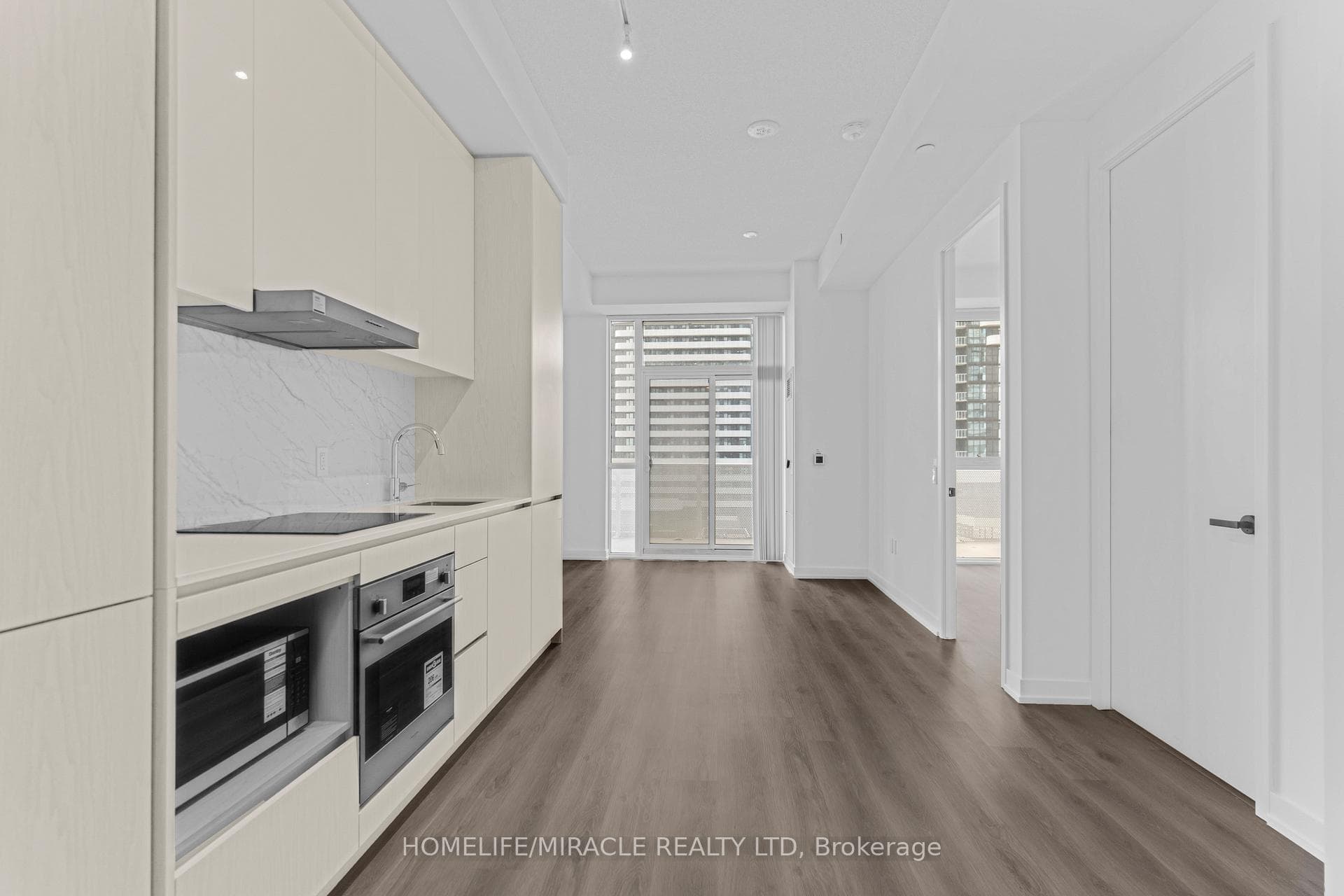 28 Interchange Way Unit 702 photo 11