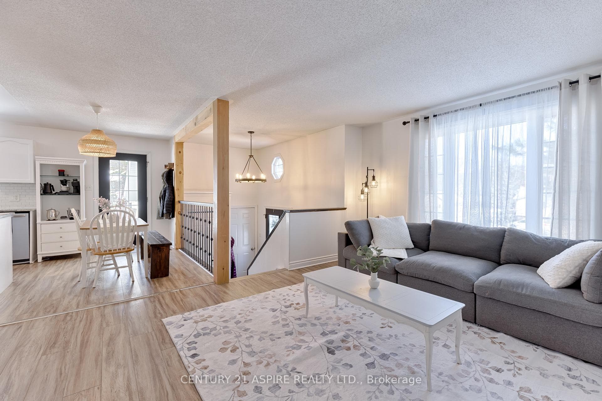 1256 Victoria Street photo 7